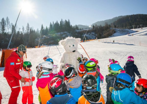 Bino auf Besuch in der Skischule Gerlitzen - Filiale Kloesterle